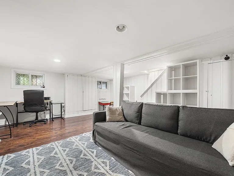 641 Girard St NE — Photo 26