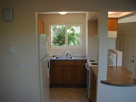 4th image of 2820 75th Pl SE