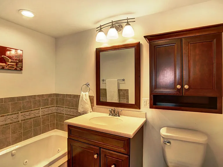 Chestnut Heights Apartments — Photo 16