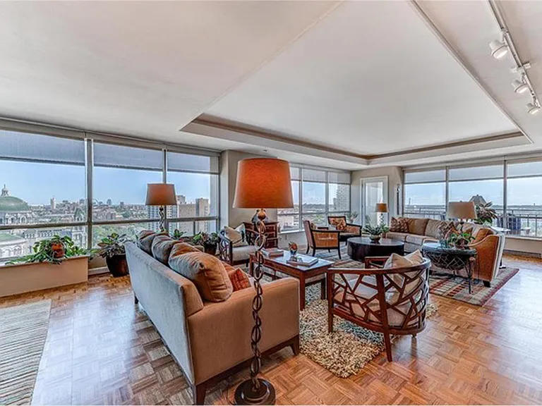 4501 Lindell Blvd #16C — Photo 6