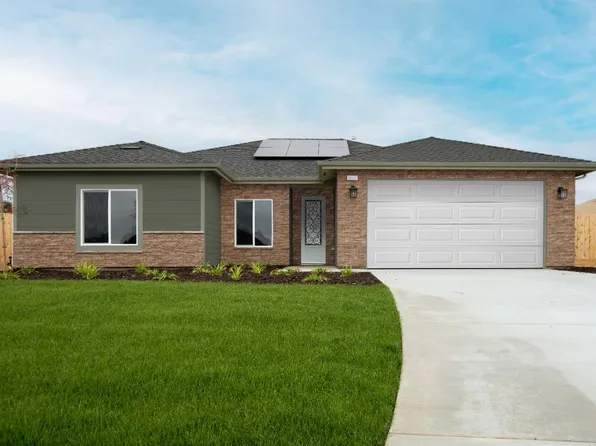 1046 N Acacia St, Woodlake, CA 93286