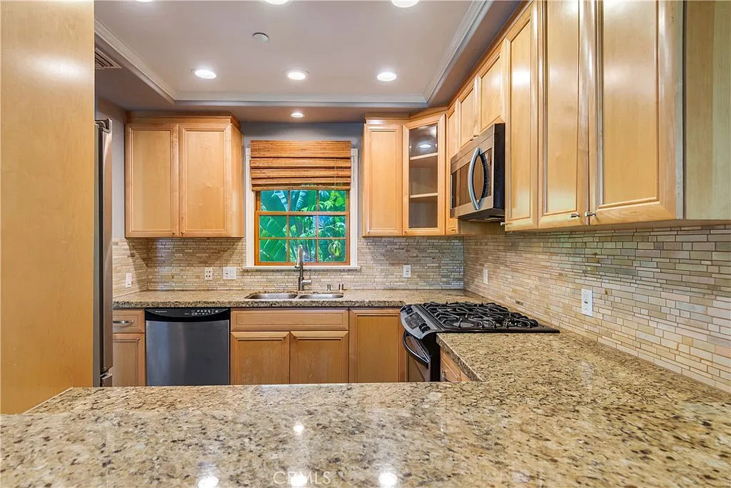 2 bed, 1160 sqft, $4,100 — Photo 4