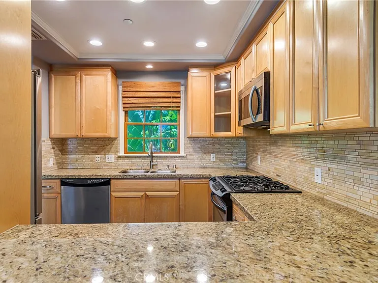 333 N Hill Ave #305 — Photo 4