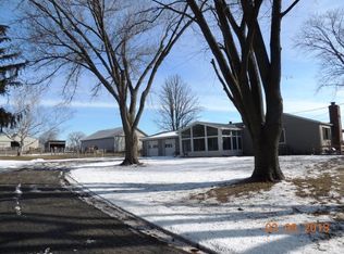 895 Gleasman Rd, Roscoe, IL 61073