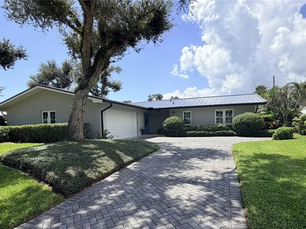 616 Honeysuckle Ln, Vero Beach, FL 32963