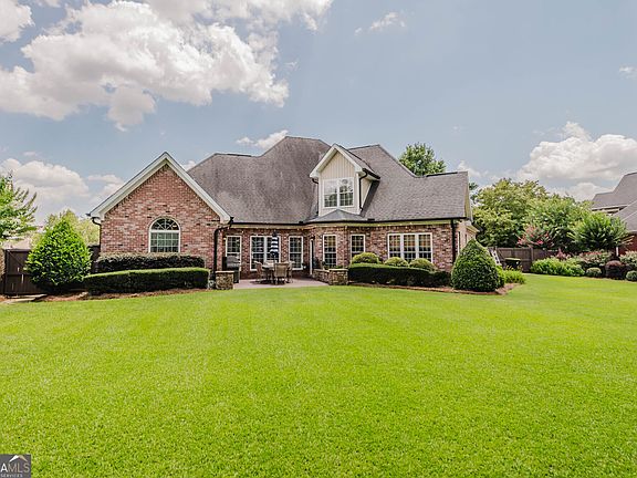 2nd image of 402 Avondale Cir