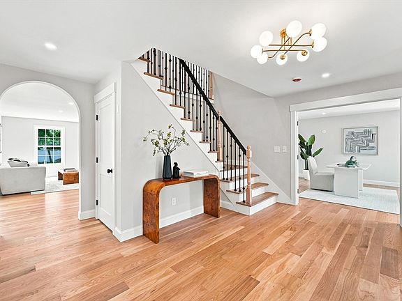 3rd image of 7 Viking Rd