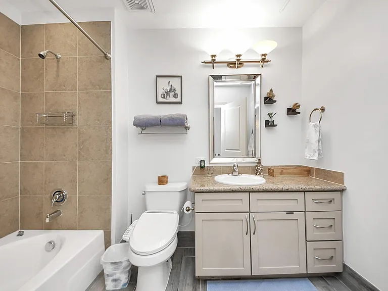 1900 Genesee St #204 — Photo 28