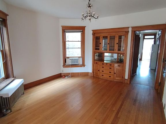 5th image of 1334 W Cornelia Ave #2