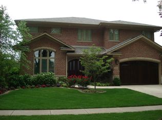 210 N Stratton Ln, Mount Prospect, IL 60056