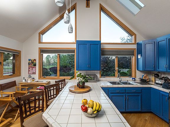 4th image of 1008 Georgia Ln