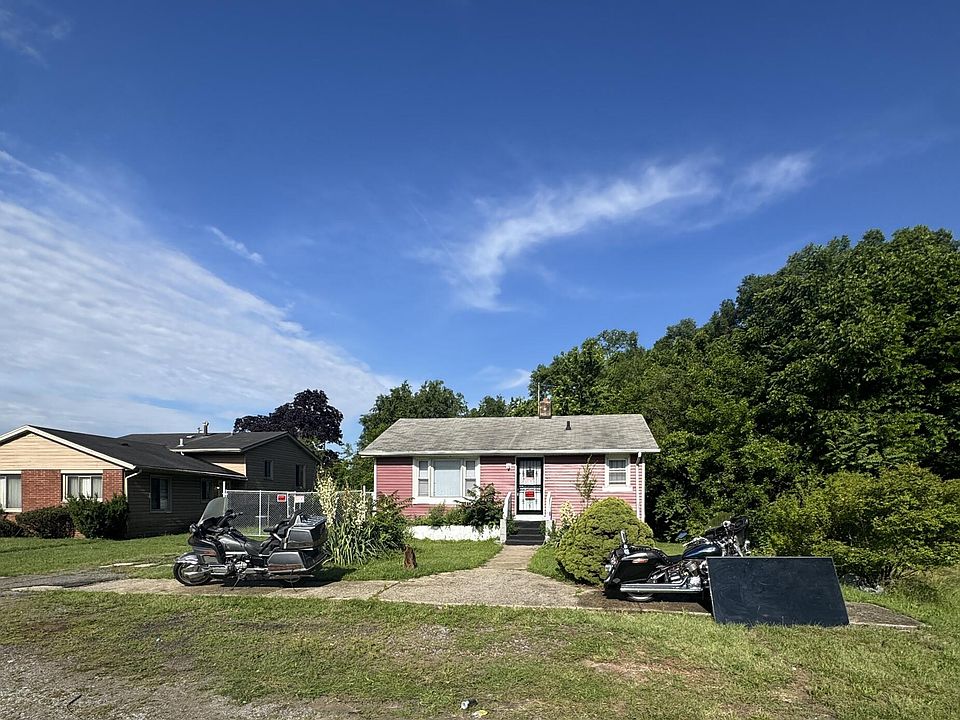 2nd image of 1168 Hovey St