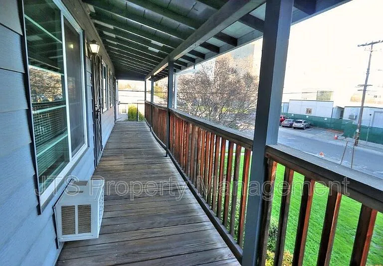 4439 V St #5 — Photo 59
