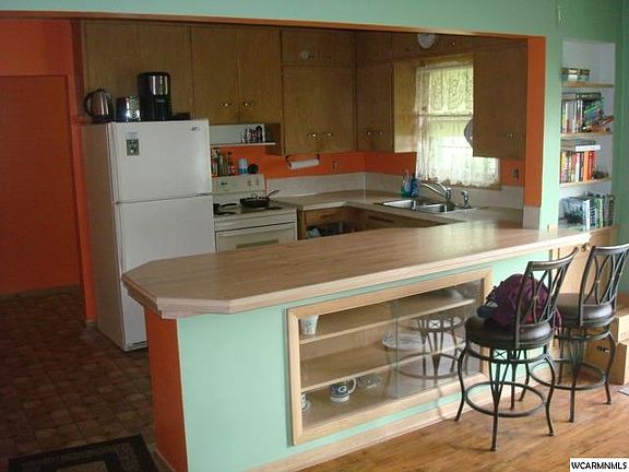 2nd image of 554 Elm Ave