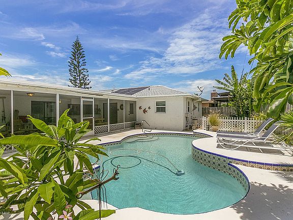 5th image of 685 Hibiscus Dr