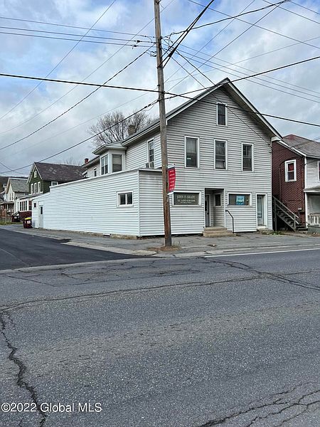 2nd image of 206 Broadway