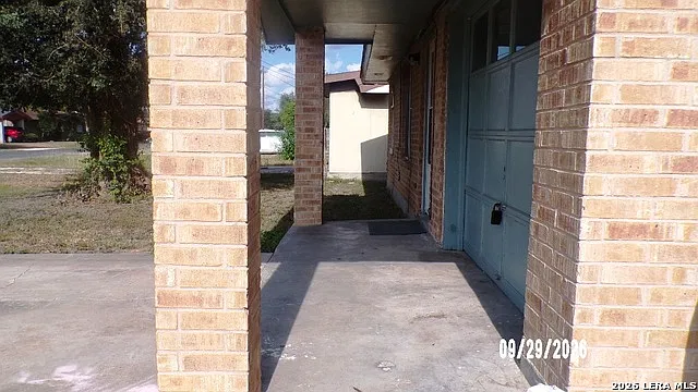 3 bed, 1.0 bath, 1040 sqft, $1,200 — Photo 3