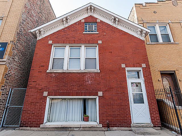 2nd image of 652 N Ashland Ave