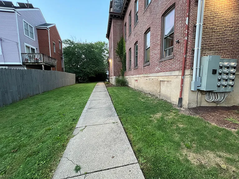 1220 Sheffield Street — Photo 7