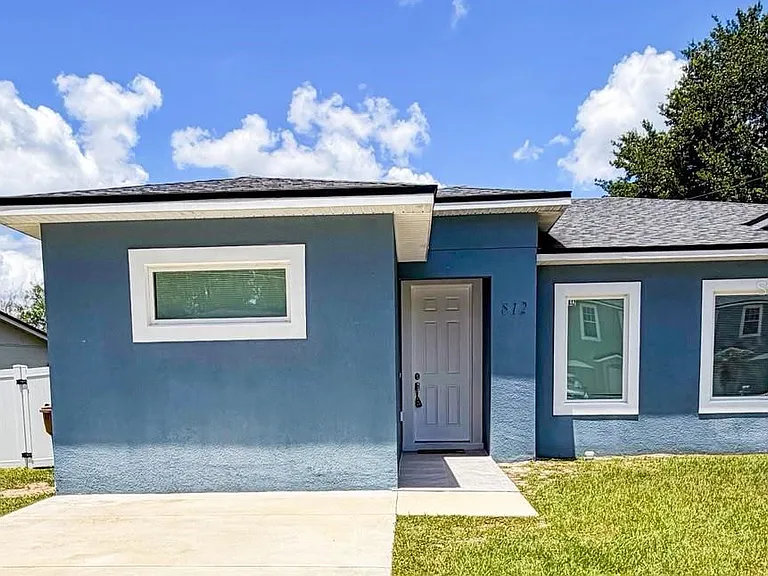 812 Glastonbury Dr — Photo 2
