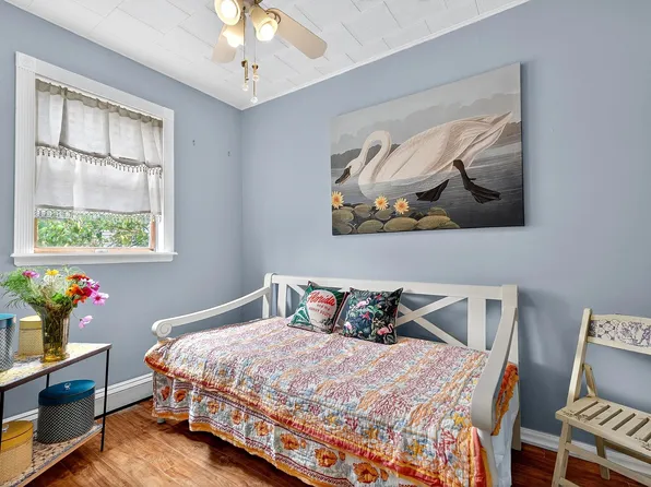 687 Avenue East image 16 of 32