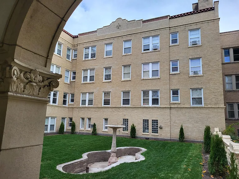 5015 N Wolcott Ave #404 — Photo 4
