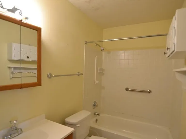 7200 Longstreet Dr — Photo 10