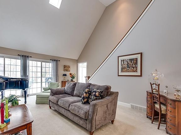 5th image of 470 River Glen Dr