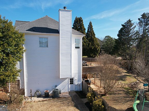 4th image of 1475 Redbud Way