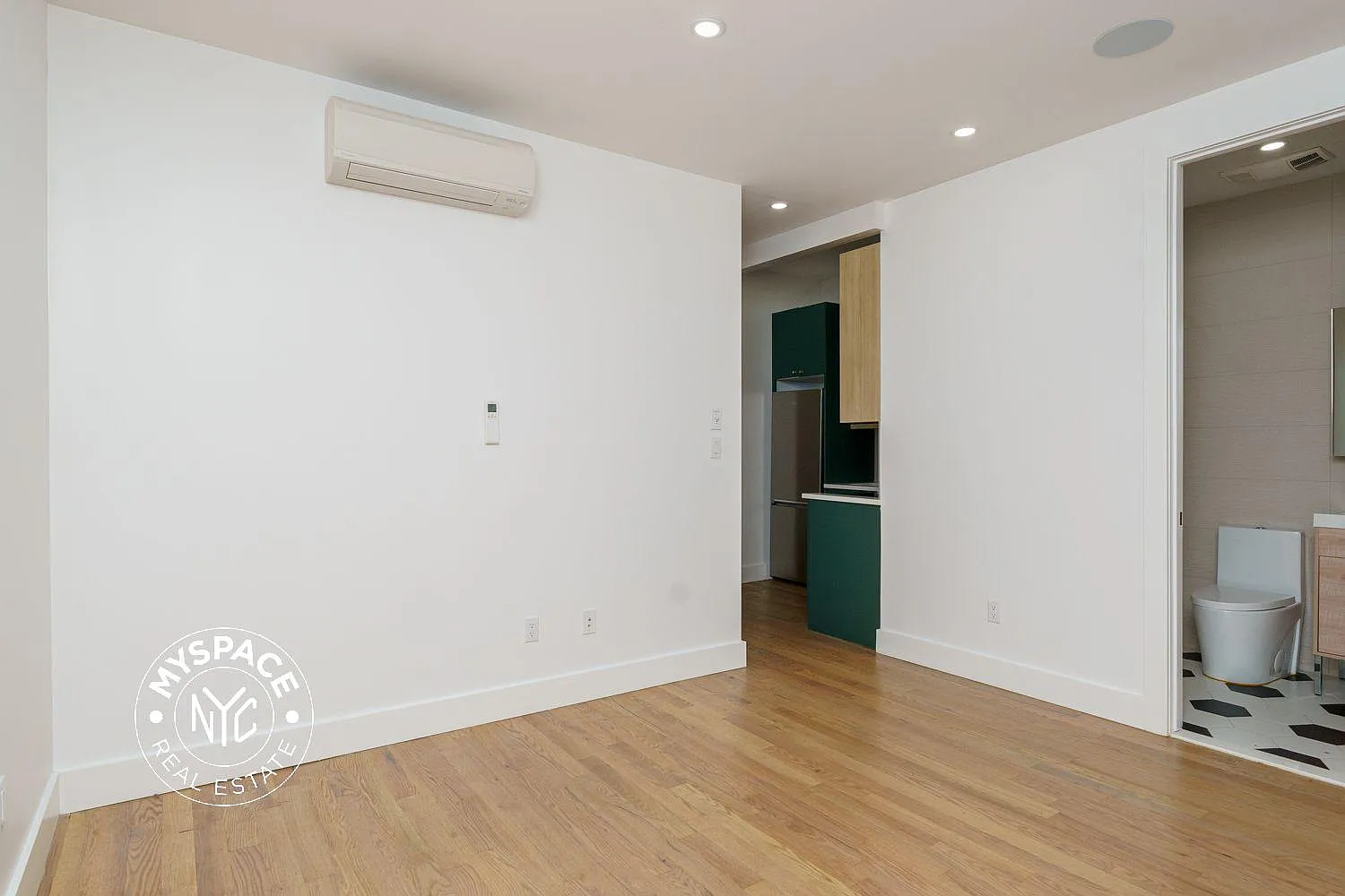1027 Putnam Avenue — Photo 3