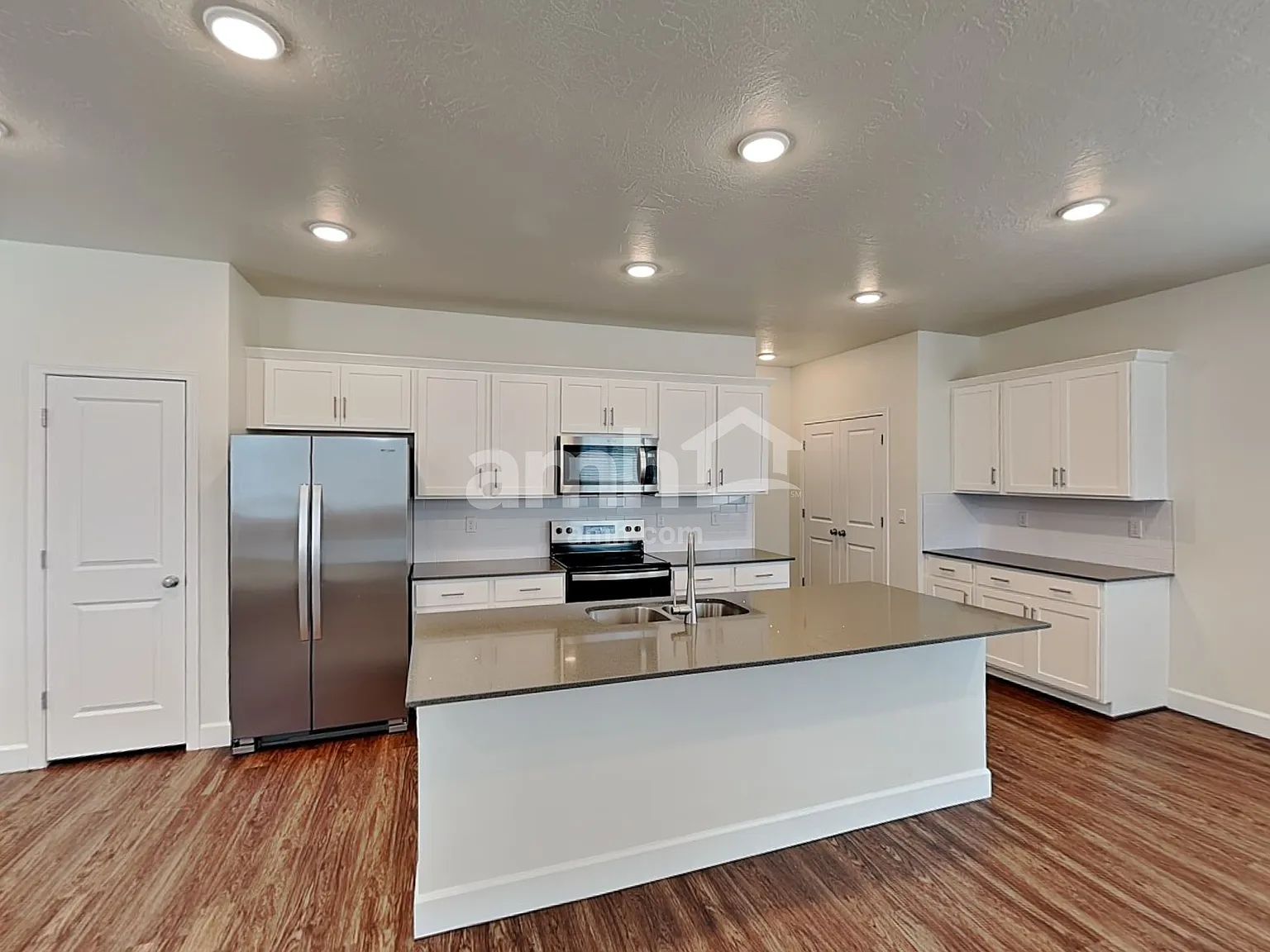 5 bed, 3.5 bath, 2750 sqft, $3,025 — Photo 4