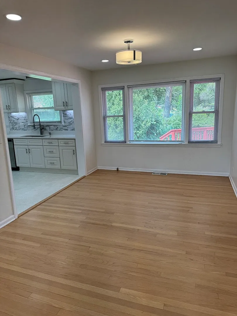 5 bed, 1943 sqft, $3,450 — Photo 4
