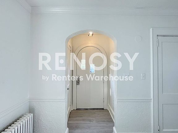 4th image of 1084 Norview Ave
