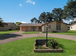 810 33rd St, Hondo, TX 78861