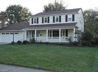 2798 W Asplin Dr, Rocky River, OH