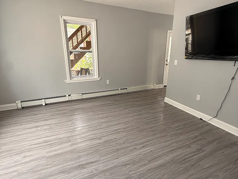 154 Marshall St #1 — Photo 10