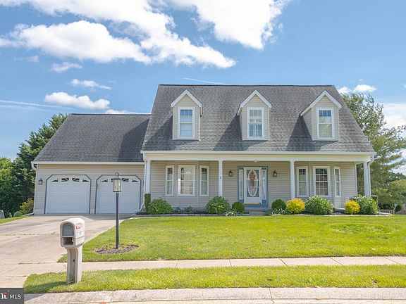 4th image of 729 Rosecroft Ct