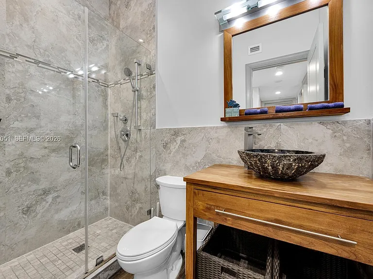 1076 NE Little River Dr — Photo 16