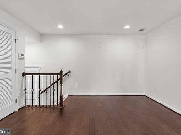 5th image of 22109 Broadway Ave