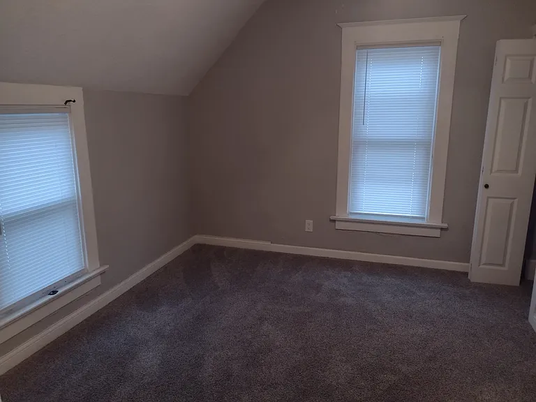 520 S Clark St — Photo 3
