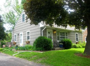 1756 Oakcrest Ave, Roseville, MN 55113