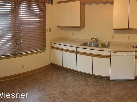3rd image of 2057 Ludington Ave