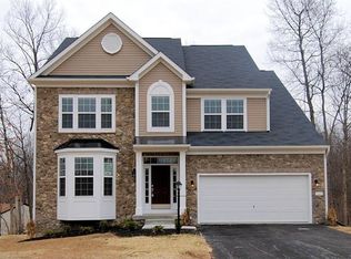 360 Paradise Valley Rd, Falling Waters, WV 25419