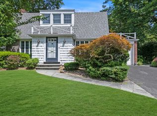 137 Salem Rd, Roslyn Heights, NY 11577