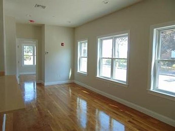 4th image of 87 Newbury Ave #5