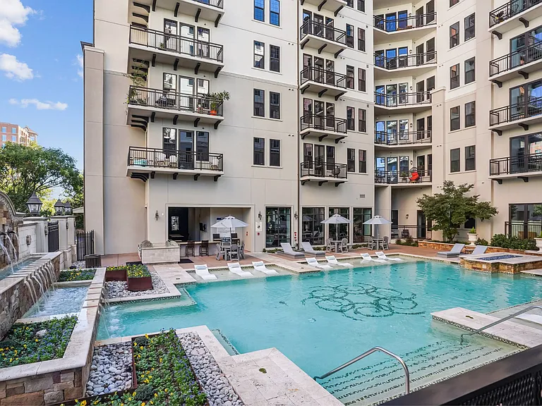 Cantabria at Turtle Creek — Photo 24