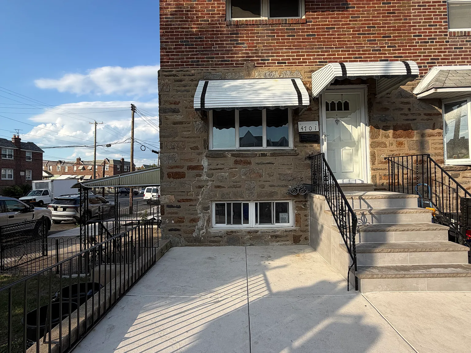 3 bed, 1.5 bath, 1310 sqft, $2,000 — Photo 1