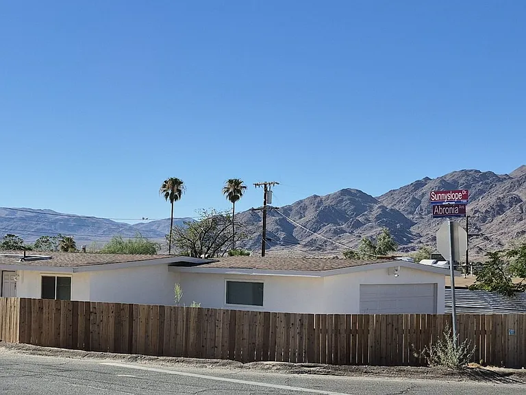 71897 Sunnyslope Dr — Photo 1