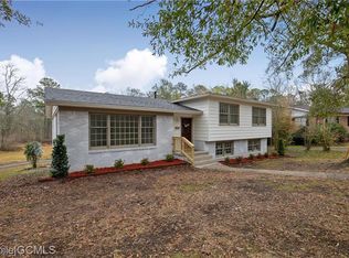208 Cache Cir, Chickasaw, AL 36611