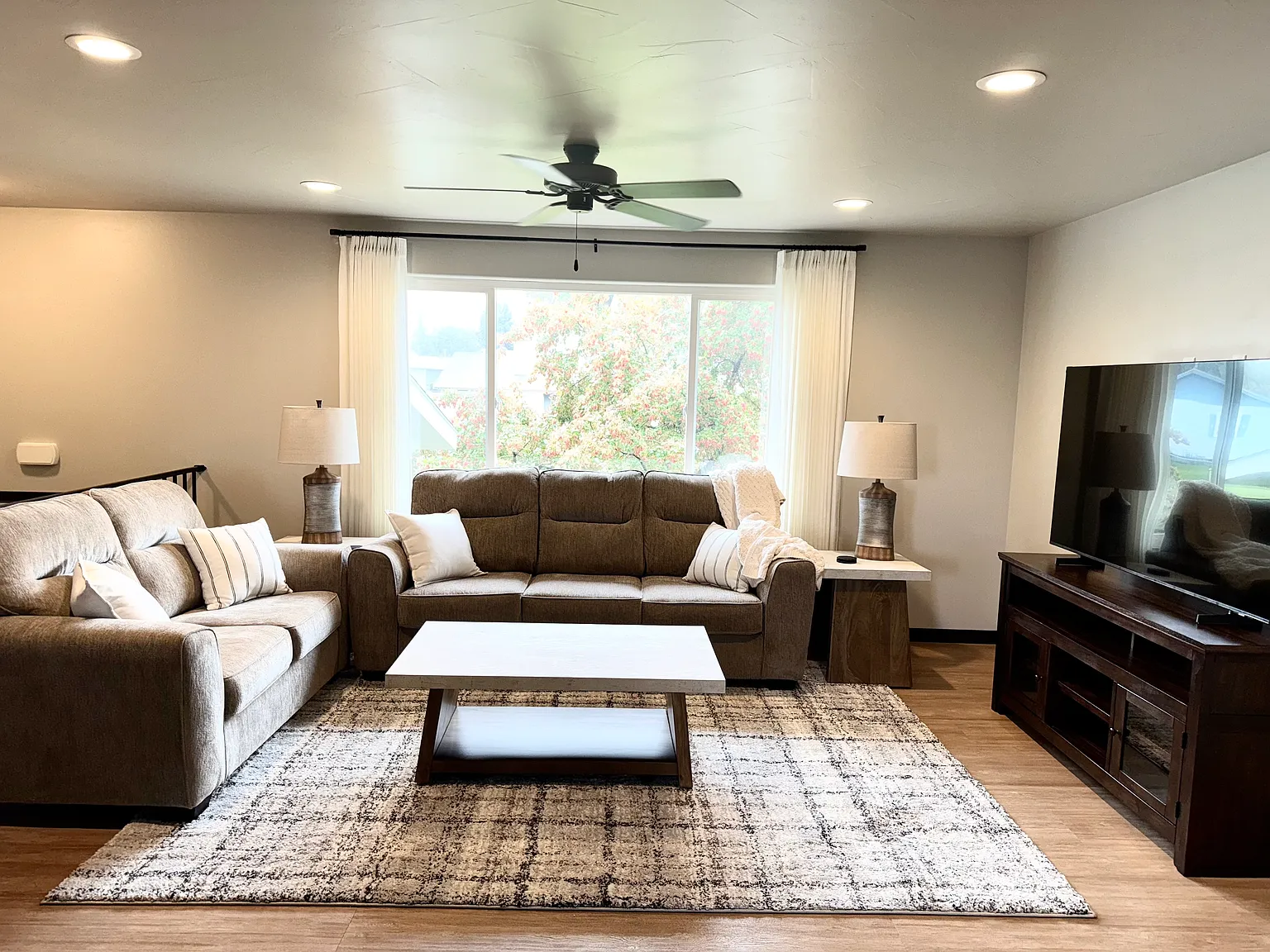 4 bed, 1728 sqft, $2,100 — Photo 2